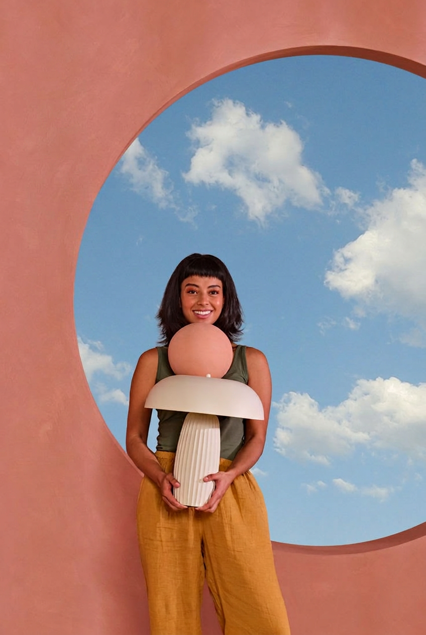 Talent with lamp inside arch
